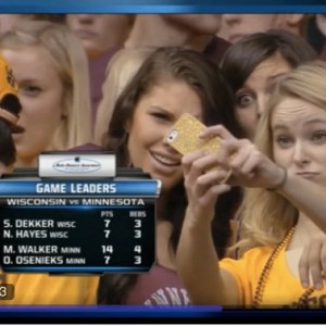 Yahoo! Sports coverage of Minnesota Gophers fans taking a selfie.