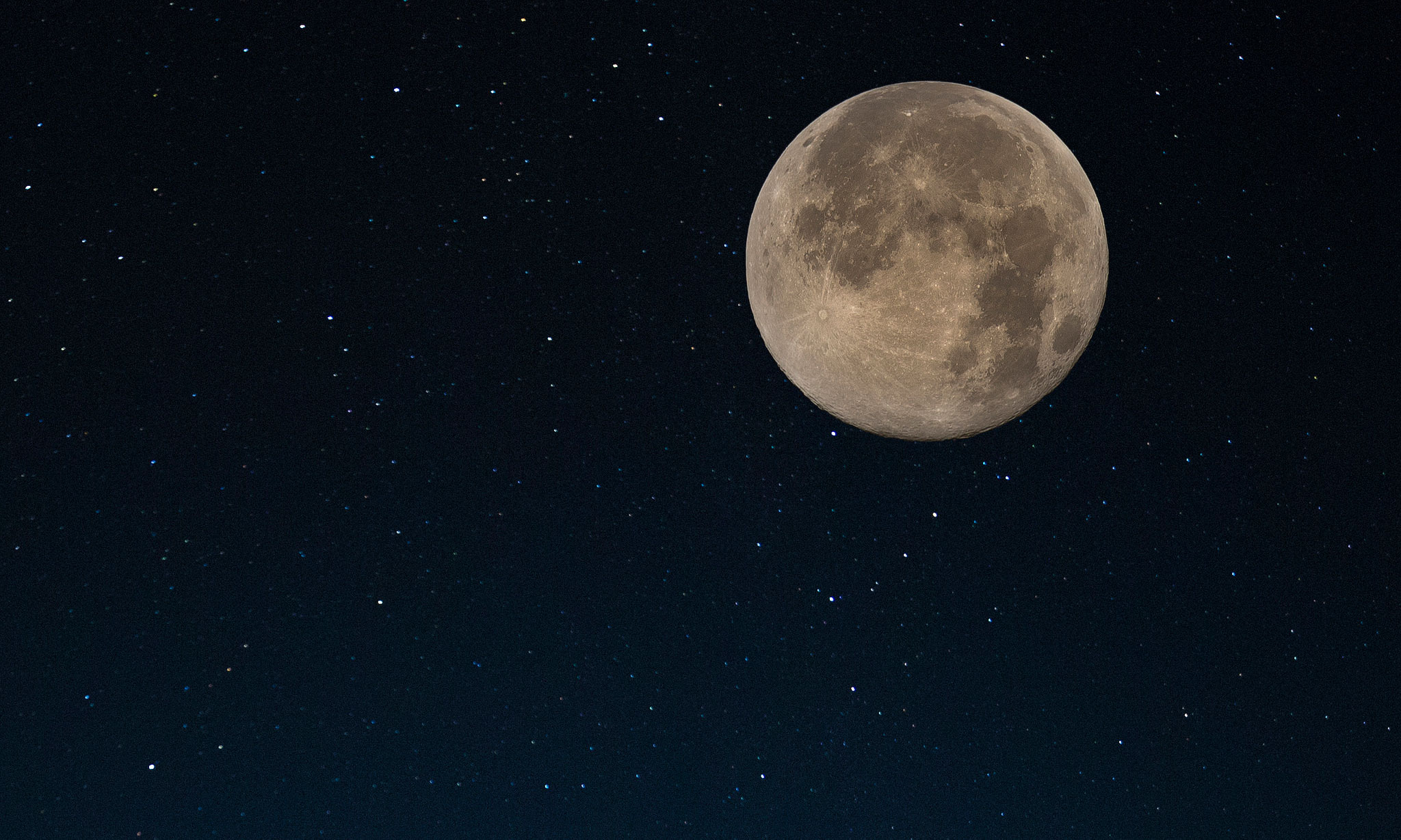Super Moon photo via davejdoe from Creative Commons license on Flickr.