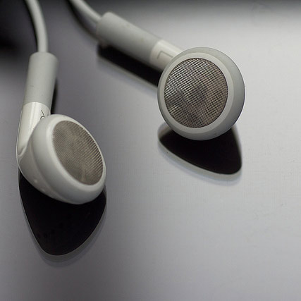 iPhone earbuds by Paul Hudson via Creative Commons license on Flickr.
